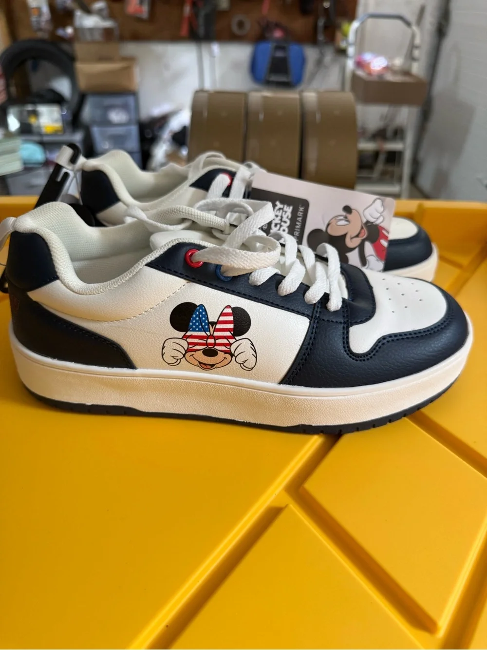 NEW Disney Minnie Mouse Blue and White Sneakers size 8